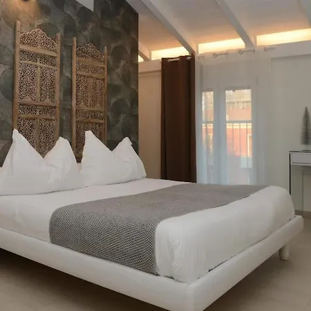 Rooms,Reggio Affittacamere Con Bagno Privato, Tv, Clima , Wi-Fi Guest house *