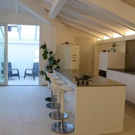 Rooms,reggio Con Bagno Privato, Tv, Clima , Wi-fi 게스트하우스 4*